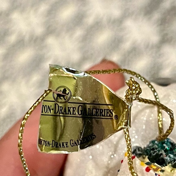 Ashton-Drake THOMAS KINKADE Sleigh Bells Christmas Ornament, Cottage on a Bell - Picture 7 of 9